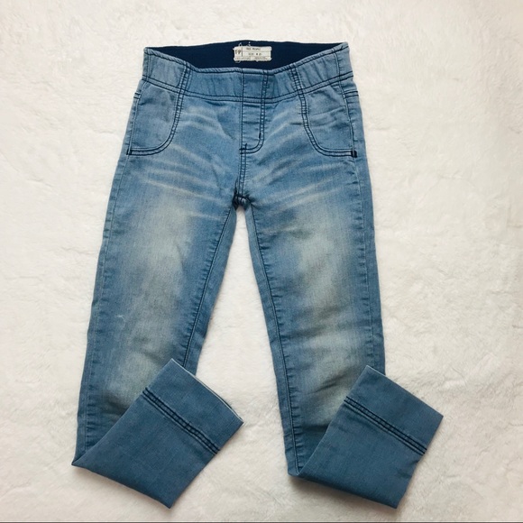 Free People light wash jeans - Picture 2 of 7